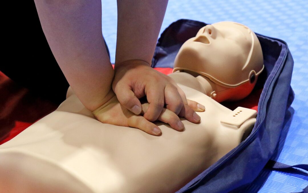 Gestes de premiers secours : pourquoi tout le monde devrait les maîtriser ?